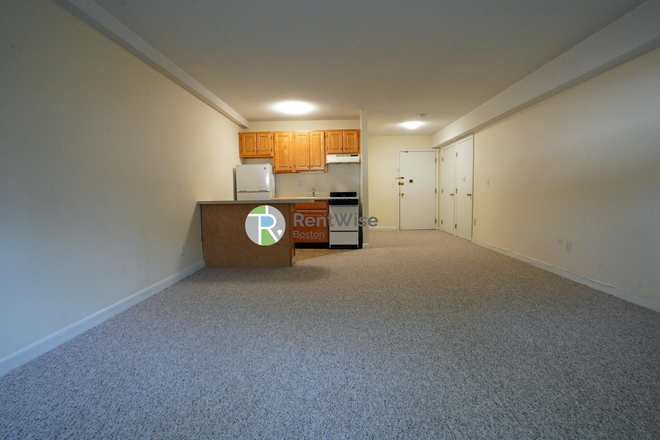 1 - AUG 2026 – West Cambridge Studio with Heat & Hot Water Included, Elevator Building! No Broker Fees!