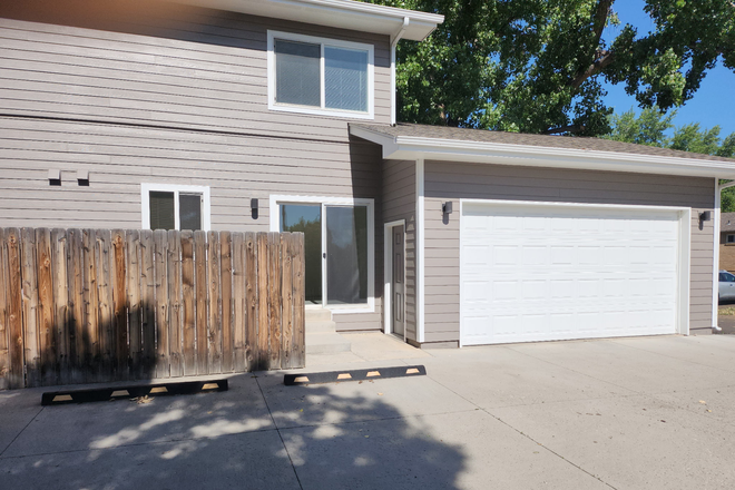 01 - AVAILABLE 7/5: 1322 S Coffman St #1 Apartments