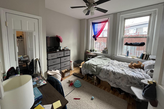 Bedroom - Salem St 2 Bed North End Apartments