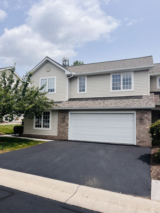 Photo - 3 Bedroom 2.5 Bath Townhouse with 2 Car Garage