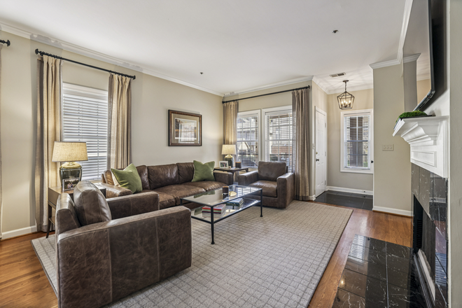 Living room - Stillwood Chase Townhome, close to campus