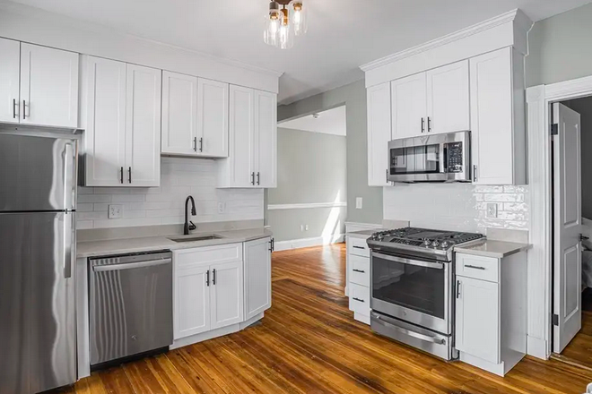 Bedroom - Private Bedroom in 4 Bedroom Apartment, $975 Rent