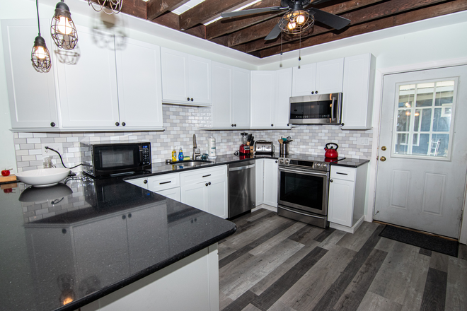 Kitchen - Available for a group of 4! 4 Bedroom home in Point Judith!