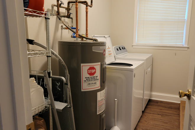 Laundry room - 0.2 mile to the Emory Campus, Fully renovated and fully furnished 3 bedroom and 2 full bath condo.