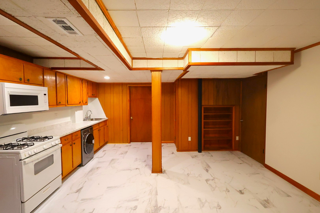 Kitchen - Furnished 1 Bed/1 Bath Apartment