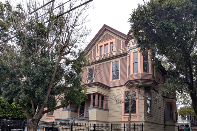 Exterior - $1350 Singles in large 9 bedroom house