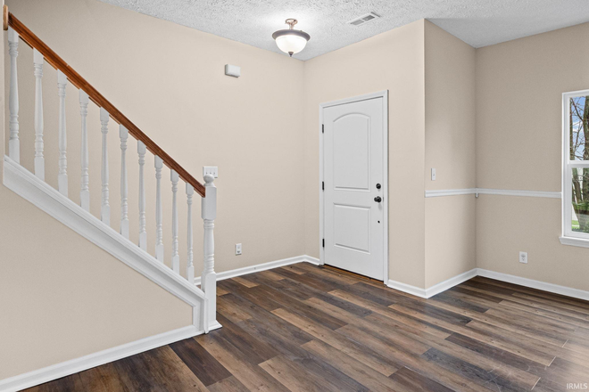 Entrance1 - Beautiful 4-Bedroom Home in Blackthorne – Minutes to Purdue