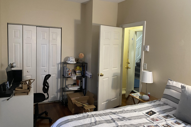 Hub Realty - Large one bedroom with big kitchen, handy to campus Apartments