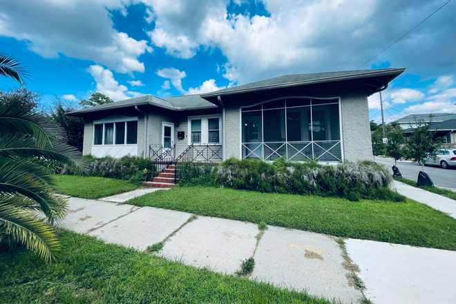 Outside - Apartment close to campus