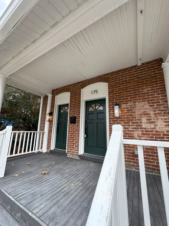 Front Entrance - 7 Bedroom 2 Bathroom Newly Renovated Home