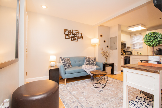 living room - STARS Jay Furnished Multi-Level Townhouse