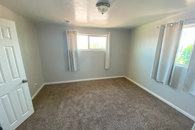 Bedroom for $750 w/Private Bathroom - Room for Rent – 10 Min from UA Campus | Friendly Roommates | Private Bath | School-Year Lease