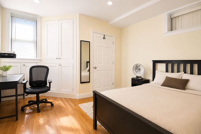 1 - BU South Large 4 bed 2 bath Ground Level unit Avail 9/1 NO FEE