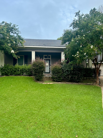 Front of home - 3/2 located in Castlewoods Subdivision, Pool, Outdoor Kitchen
