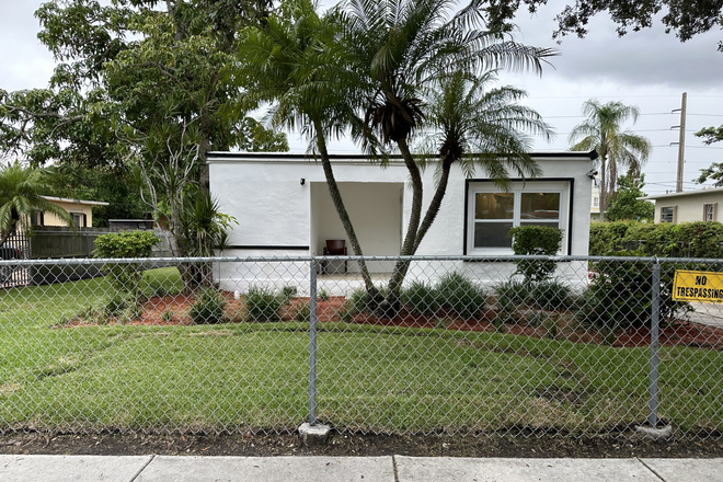 Front - Immediate Occupancy! Remodeled Single Family Home 3 Bedrooms/Bathrooms (Private) Close to UM Campus