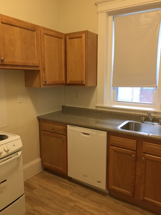 Hub Realty - Front large 3 bedroom split with newly finished floors before move-in Apartments