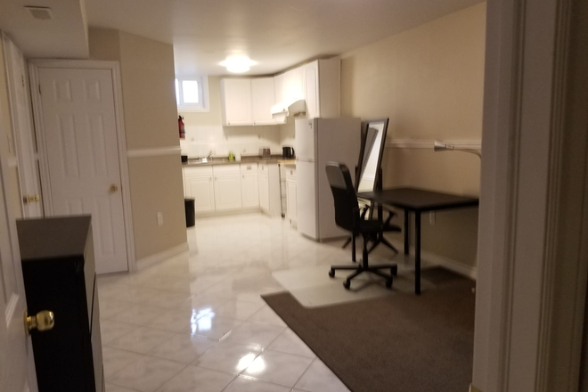 Studio - Bachelor Suite  for 1 male-- Utilities/wifi Included House