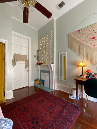 Bedroom - RENT IS NEGOTIABLE. 1-bedroom available. Less than 0.2 Mile, 5-minute walk to Tulane & Loyola House