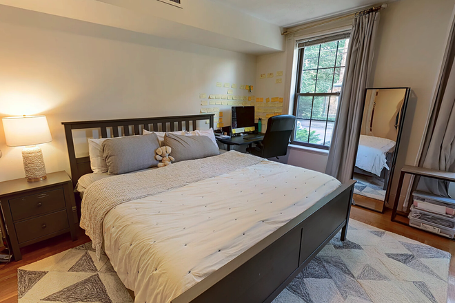 Unit - DELEADED 3 BED 1.5 BATH EAT IN KITCHEN, ONE GARAGE PARKING SPOT!! 9/1