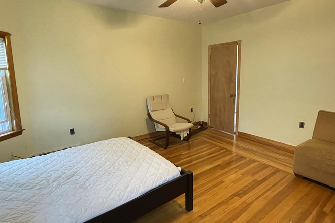 2F_A_3 - furnished clean rooms Porter Square 8-min walk parking House