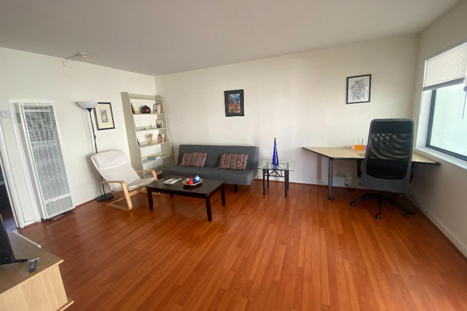 living - spacious 1-bedroom near Univ Ave and BART Apartments