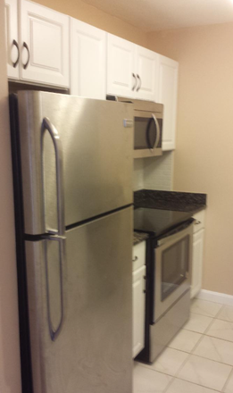 Kitchen - Awesome 3 Bedroom 1.5 Bathroom Apartment Near Campus