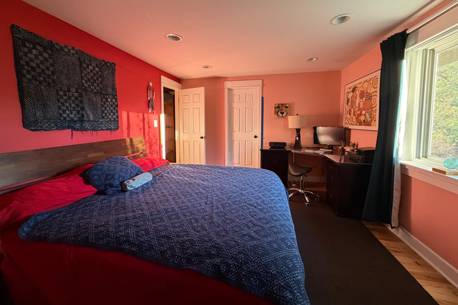 11.5'x16' bedroom. - 3 Rooms available in Coveted Peaceful Gunbarrel Neighborhood, Near park, Open space and Bike trails. Duplex
