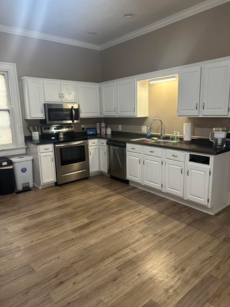 Kitchen - 5 Bedroom/2 Bath, Bottom of Straight St. Near Vanguard Apartments, Easy Street Parking