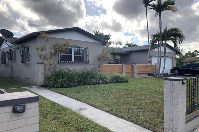 Exterior View - ROOM FOR RENT ($1,000 INCLUDES ALL UTILITIES) / ACCESS TO ENTIRE HOUSE