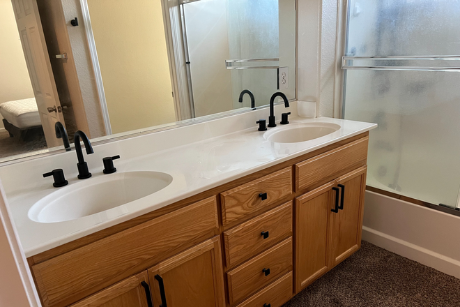 master bathroom - Bobcat house/Calaveras Master bedroom