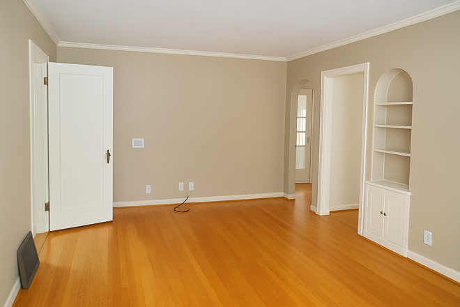 Living Room - Large House with 4 bed and 2 bathrooms