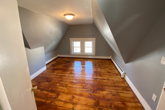 3rd Floor Bedroom #1 - Spacious Apartment Close To South Campus