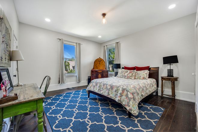 Shared living and dining area - Furnished private room — 442 E Oakwood Blvd, Chicago — $1,000/mo utilities + Wi‑Fi included