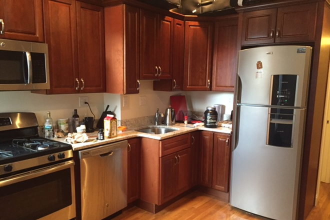 Call NOW for showings! 617-236-8550 - TREMONT ST - *9/1/2025* TOP FLR HIGH END 3BR/1BA JUST 2 BLOCKS TO CAMPUS W/ IN UNIT W/D, LRG BDRMS