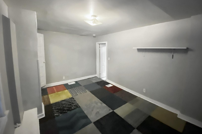 bed 1 - Walk to UC campus from this 5bd/2bth house!