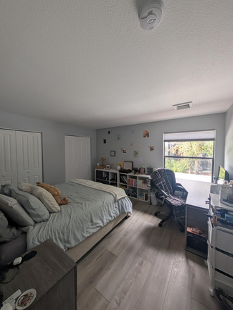 Bedroom with Queen Bed and Large Desk - Room for sublease! Cheap and super close to Campus and Pearl street! Newly Renovated!