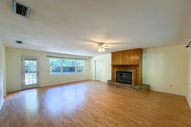 Photo - 3/2 House Walking Distance to UF & Law School Available for Fall 2025!