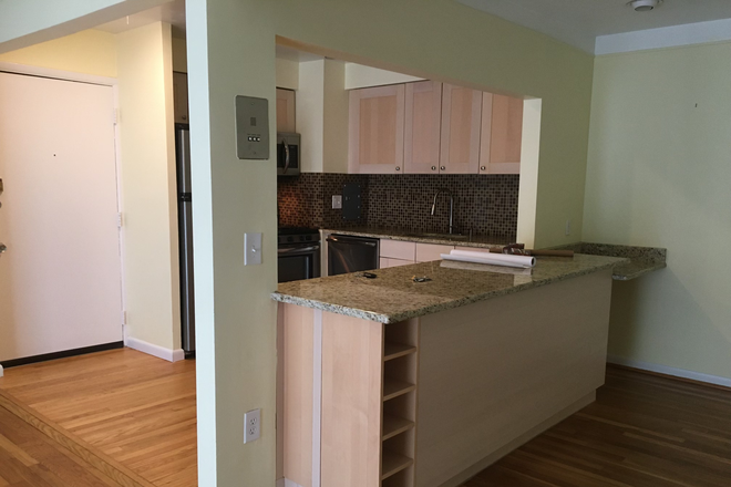 Dining room - RIVER HOUSE CONDOMANIUM WITHIN WAKIN DISTANCE TO U OF MI HOSPITAL