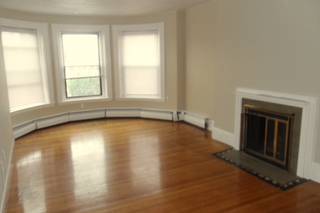  - 925 Beacon St