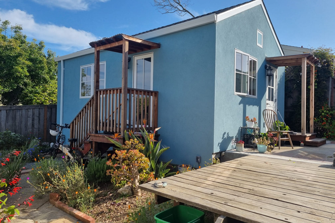 Cottage - Summer Cottage Sublet - Immediate Move-In, Until August 26! Apartments