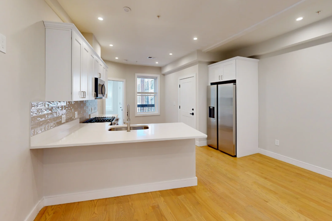 Call NOW for showings! 617-236-8600 - ALLSTON ST - *NO FEE!* STUNNING RENOVATION 4BR/1BA *9/1/2025* W/ IN UNIT LNDRY, EQUAL BDRMS, PORCH!