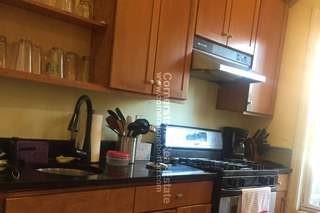 Image 2878458 - Single Family Brownstone - Multi Level home - 5 Bedrooms 2.5 Baths