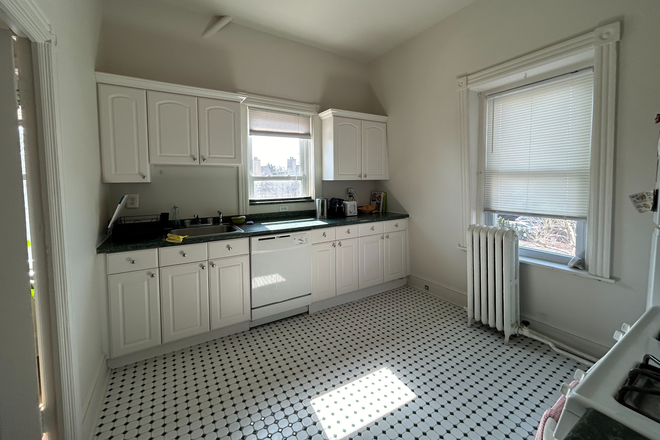Kitchen - Unfurnished room in shared 2BR apt for female-Nassau St-Princeton