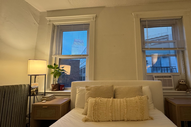 . - Sunny Studio Apartment on Hemenway