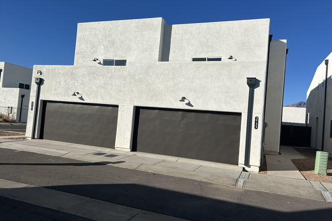 exterior - U of A student special