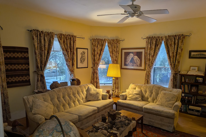 Living Room - Great Gardening, Lovely Hosts House