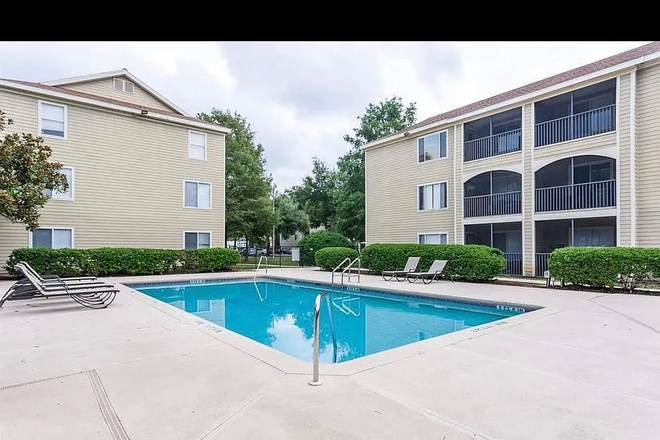 Pool - University Terrace West Apartments