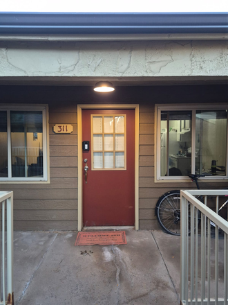 Outside View - 1 room private, shared apartment, Wimbledon Apartments
