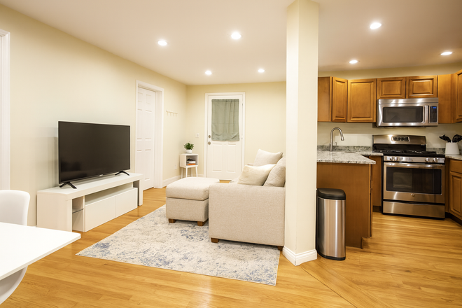 Unit - BU CENTRAL! RARE OFF CAPMUS 4 BED 2 BATH ON EGMONT BROOKLINE! 9/1/26!! Condo