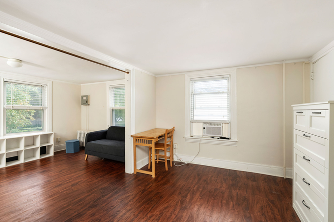 Living room - 1 bedroom apartment in the heart of Princeton